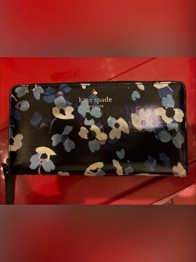 kate spade navy floral wristlet with blue & white blooms